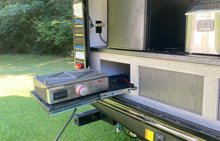 Outdoor kitchen with griddle