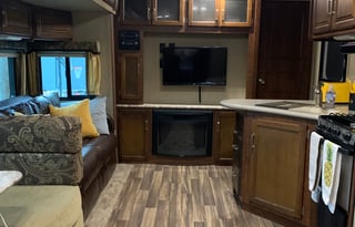 HUGE BUNKHOUSE— 2017 Keystone RV Outback 322BH