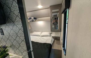 2022 Coleman Lantern 334BH