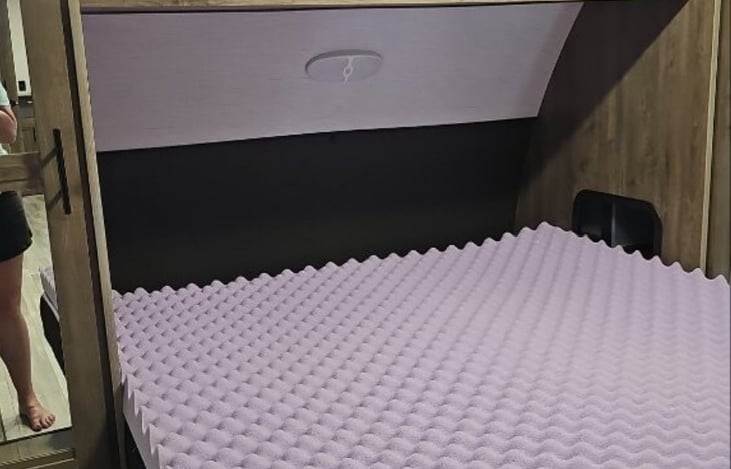 private queen with topper