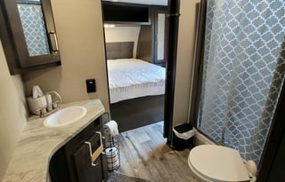 2 BATHROOMS 2 Bedrooms 2022 Condo on Wheels