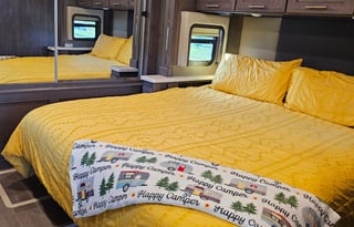 Beautiful 2021 Thor Palazzo 37.4 with all you need