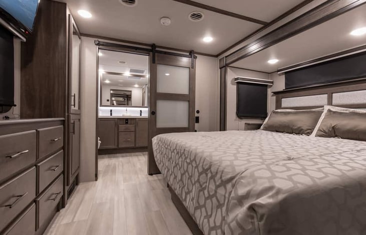 King Size Bed - Bedroom