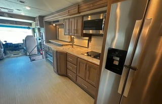 2022 Thor Motor Coach Challenger 37FH