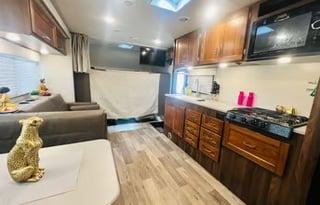 T2020 CONVENIENT & EASY TO DRIVE WINNEBAGO CLASS C