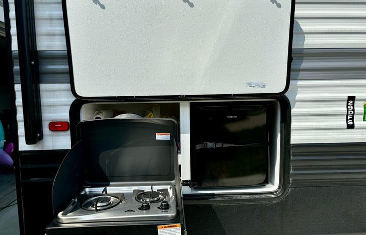 outdoor propane grill and fridge