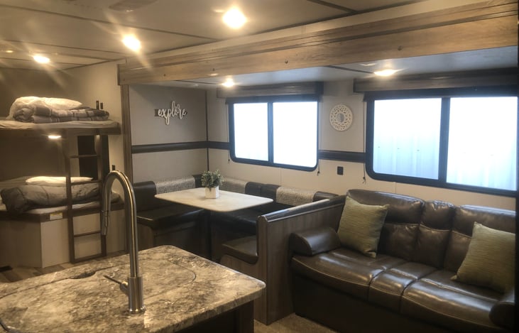 Spacious family size living room