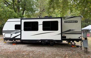 KZ Connect Clean 30’ Travel Trailer