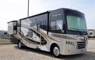 2014 Thor Motor Coach Miramar 32 1