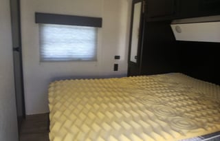 "Not your Cousin Eddies" luxury RV w/ Bunkhouse