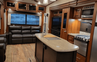 Ultimate Family Retreat on Wheels – 3 Bedrooms