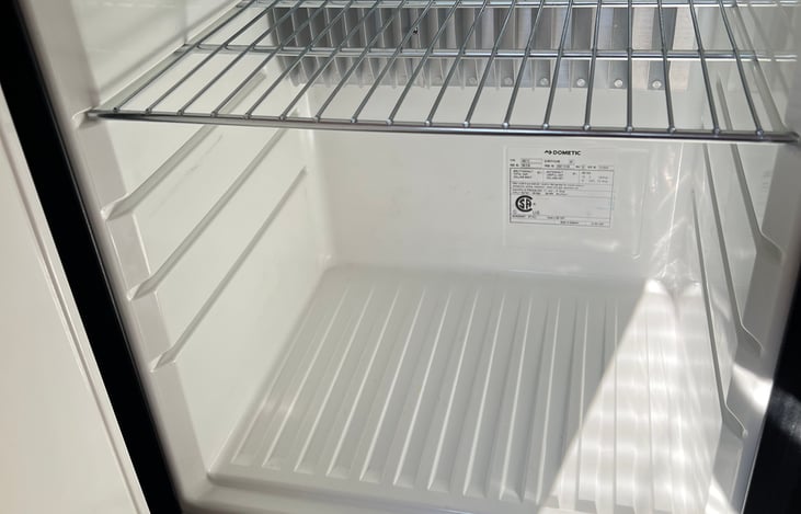 Refrigerator (no freezer).
Requires Levelling.