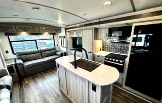 Lady-2022 Keystone Passport GT 3870RL