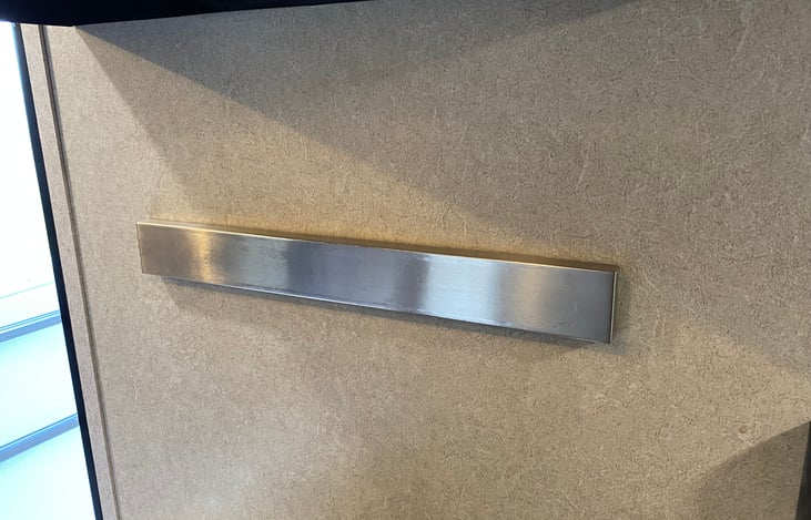 Kitchen: Mounted magnetic strip for knives