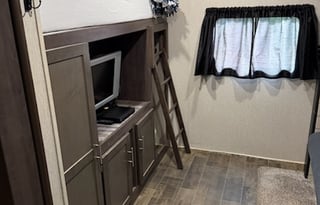 Linz and Jerm's Sunset Trail RV Bunkhouse