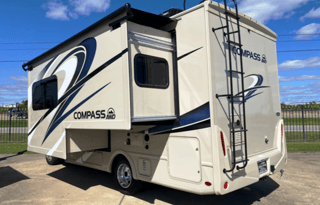 Bunks/ all wheel drive/ Lithium/ solar/ generator