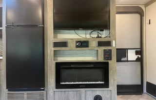 Big & Comfy - Large bathroom, full kitchen + Pets!