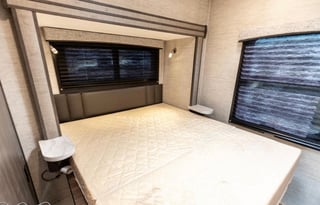 Entegra Odyssey, King/Queen Beds, (2) Recliners