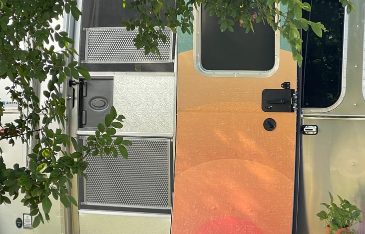 This custom DFW luxury trailer, by Journey On RV Rental  is road trip ready and easy to tow, making it the perfect landing spot for your next travel adventure. Freedom at its finest! Rent Lily today!