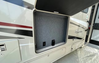 2022 Leprechaun 319MB Ford 450