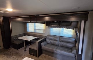 Jake and baylee's Rv pet and kid friendly!!