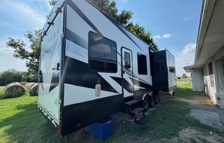 2020 Dutchmen Triton3915 Toy Hauler