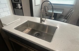 Gorgeous 5th wheel for large group - sleeps 8!