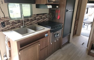 2018 Dutchmen RV Coleman Lantern Series 300TQ