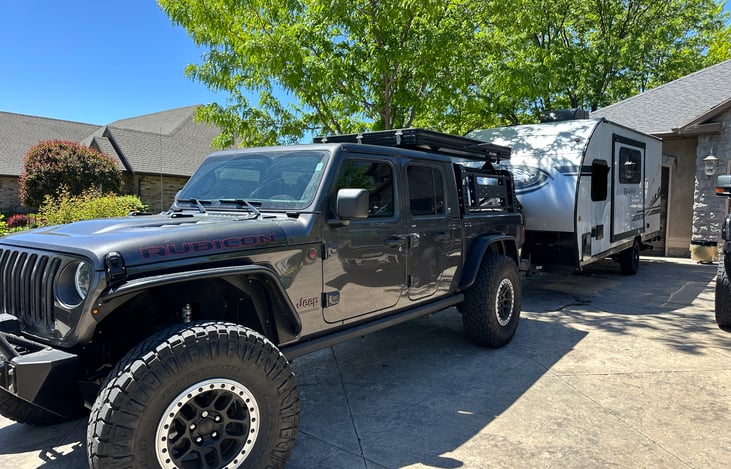 Another happy customer heading out. Towing with their Jeep and heading up to Strawberry Reservoir