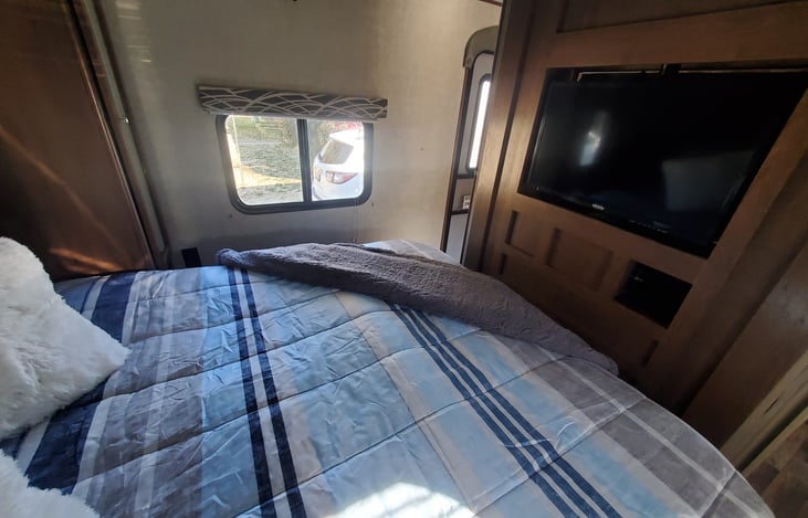 Master Queen size Bed with TV