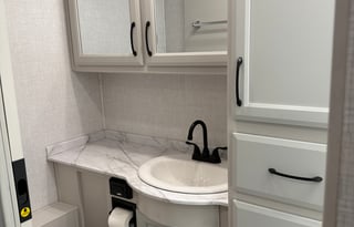 Modern Hill Country Glamping - 2024 Luxury RV