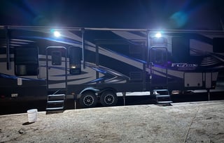 Steele’s Keystone Fuzion345 5thWheel Delivery only