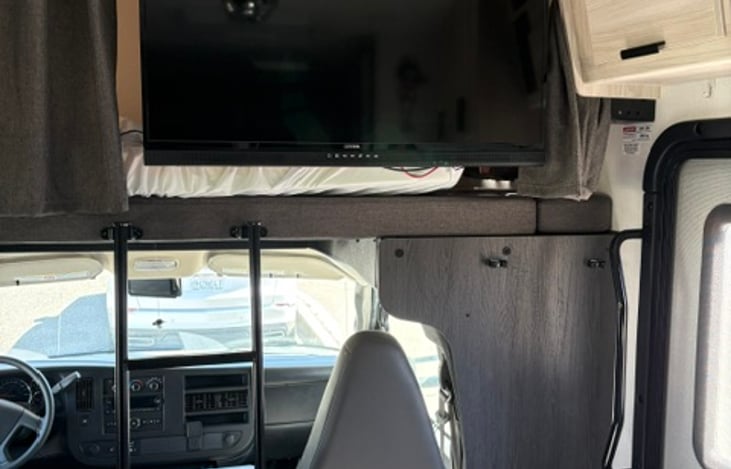 TV pulls out from upper bunk