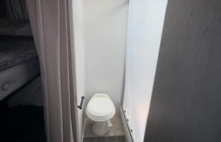 Family Oasis - 31 Ft Immaculate Camper Sleeps 8