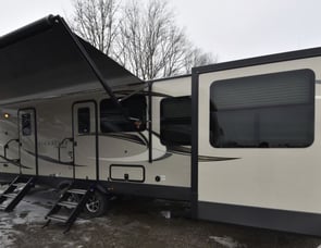 Forest River RV Rockwood Signature Ultra Lite 8324SB