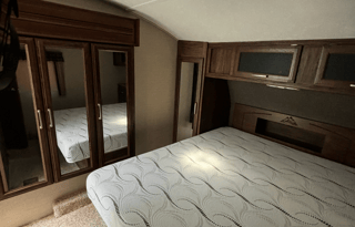 Spacious 2016 Keystone Cougar 326RDS