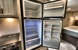 Sunseeker 2850LE | StarLink WiFi • Pet-Friendly