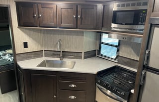 2019 Shadow Cruiser 30'