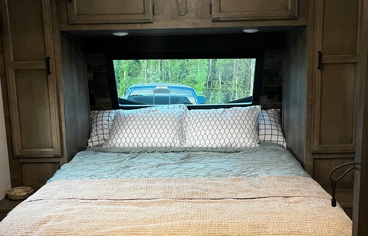 Master bedroom with queen size bed