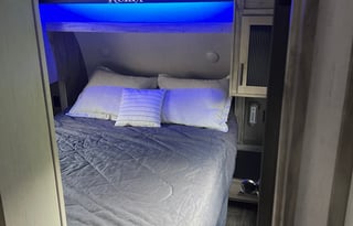 2021 Arctic Wolf fifth wheel