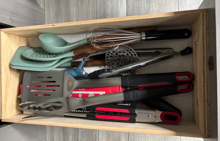 Kitchen utensils and grill set