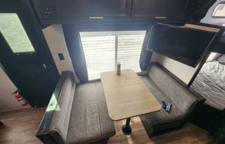 Rolling Retreats 2022 Cherokee Grey Wolf