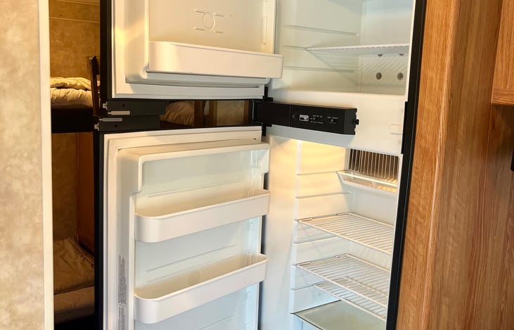 Fully functioning fridge/freezer!