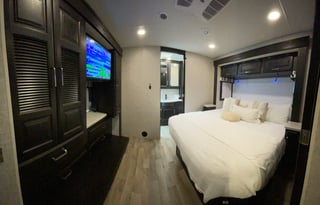 CL 40 - Luxury Vision XL – 2 Baths, Sleeps 6+