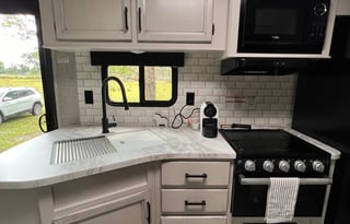 Luxury new spacious camper near Myakka State Park