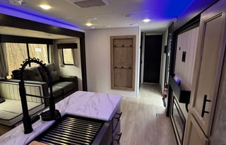 Pet Friendly- Sleeps 9- Outdoor Kitchen