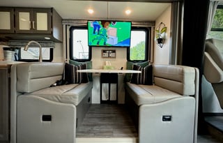 Adventure-Ready Family RV –  Sleeps 8, Free WiFi