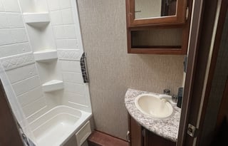 Comfort Camp Getaway - Spacious Bunkhouse