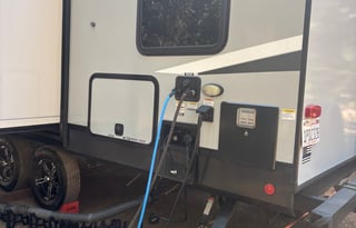 Custom stabilizers for “no rocking” while leveled