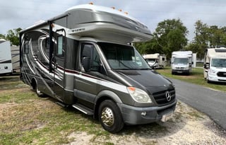 Easy To Drive - 2012 Fleetwood Tioga DSL 25R